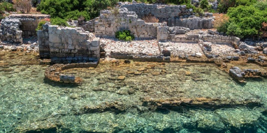 Denizden ulaşım sağlanıyor, Bali’yi aratmıyor! ‘Batık şehri’ ile zamana direnen cennet: Tatilciler akın ediyor 4